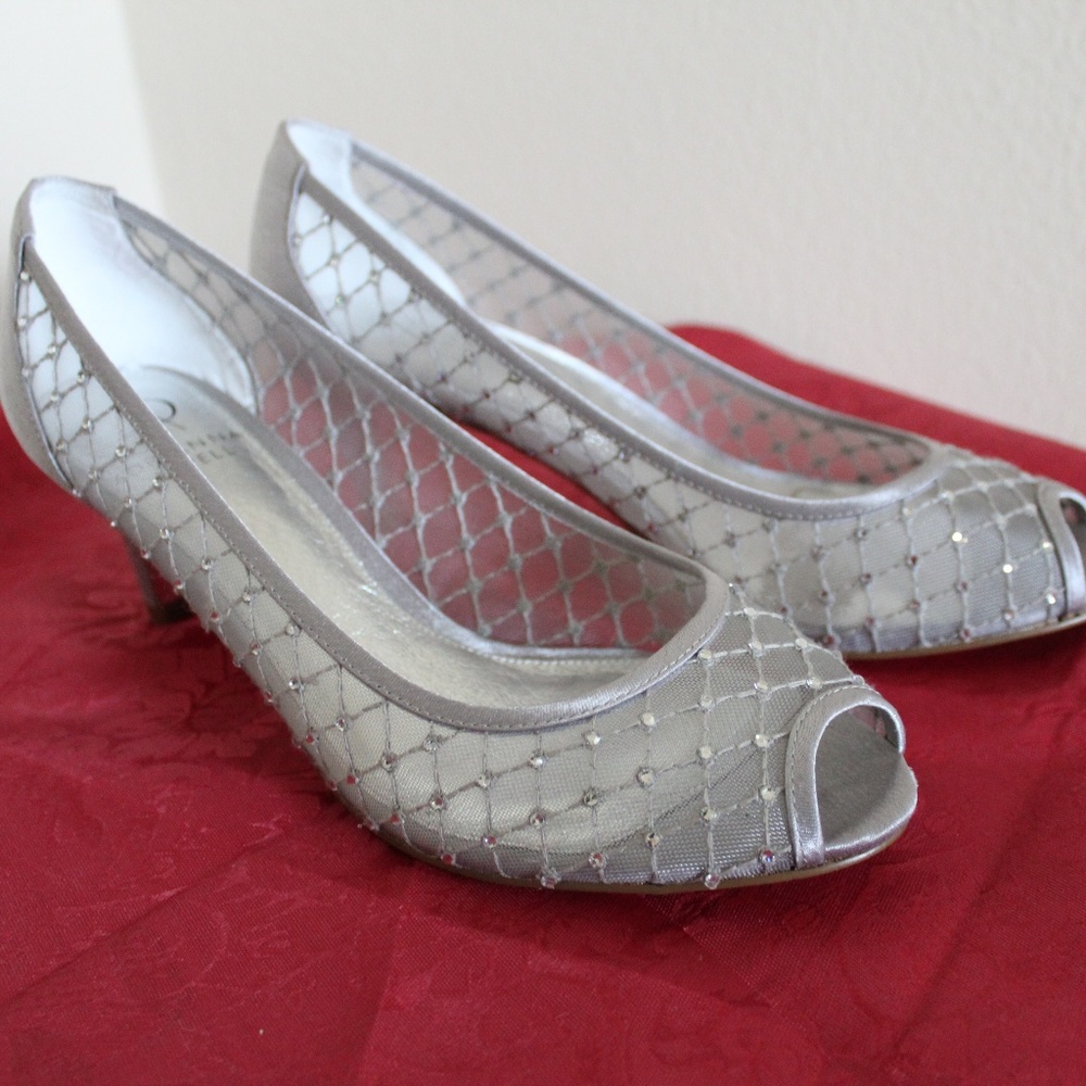 Adrianna Papell Jamie Evening Silver Pump